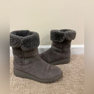 Ugg Women Classic Short Size 8